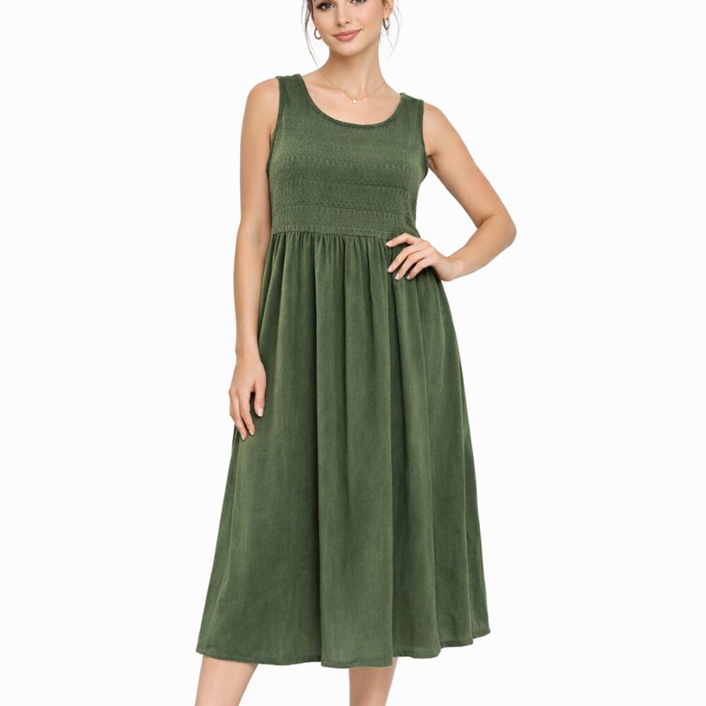Kristin Nicole Midi Dress L Olive Green Smocked Boho Sleeveless Flowy Minimalist